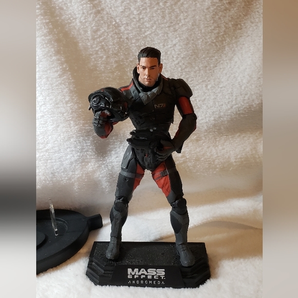 MCFARLANE MASS EFFECT ANDROMEDA SCOTT RYDER 7" ACTION FIGURE - Picture 7 of 12